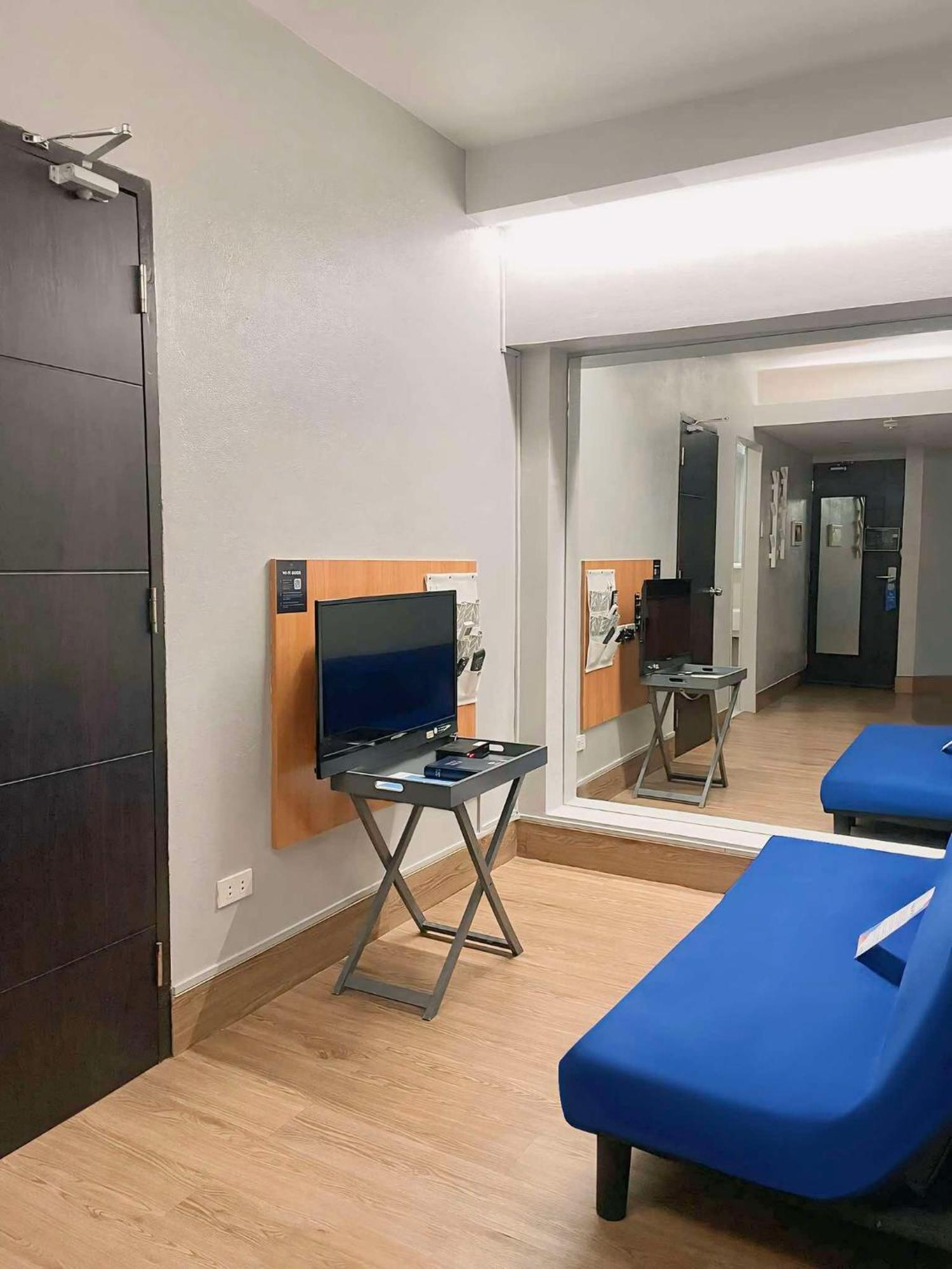 Selah Pods Hotel Manila Pasay Bagian luar foto