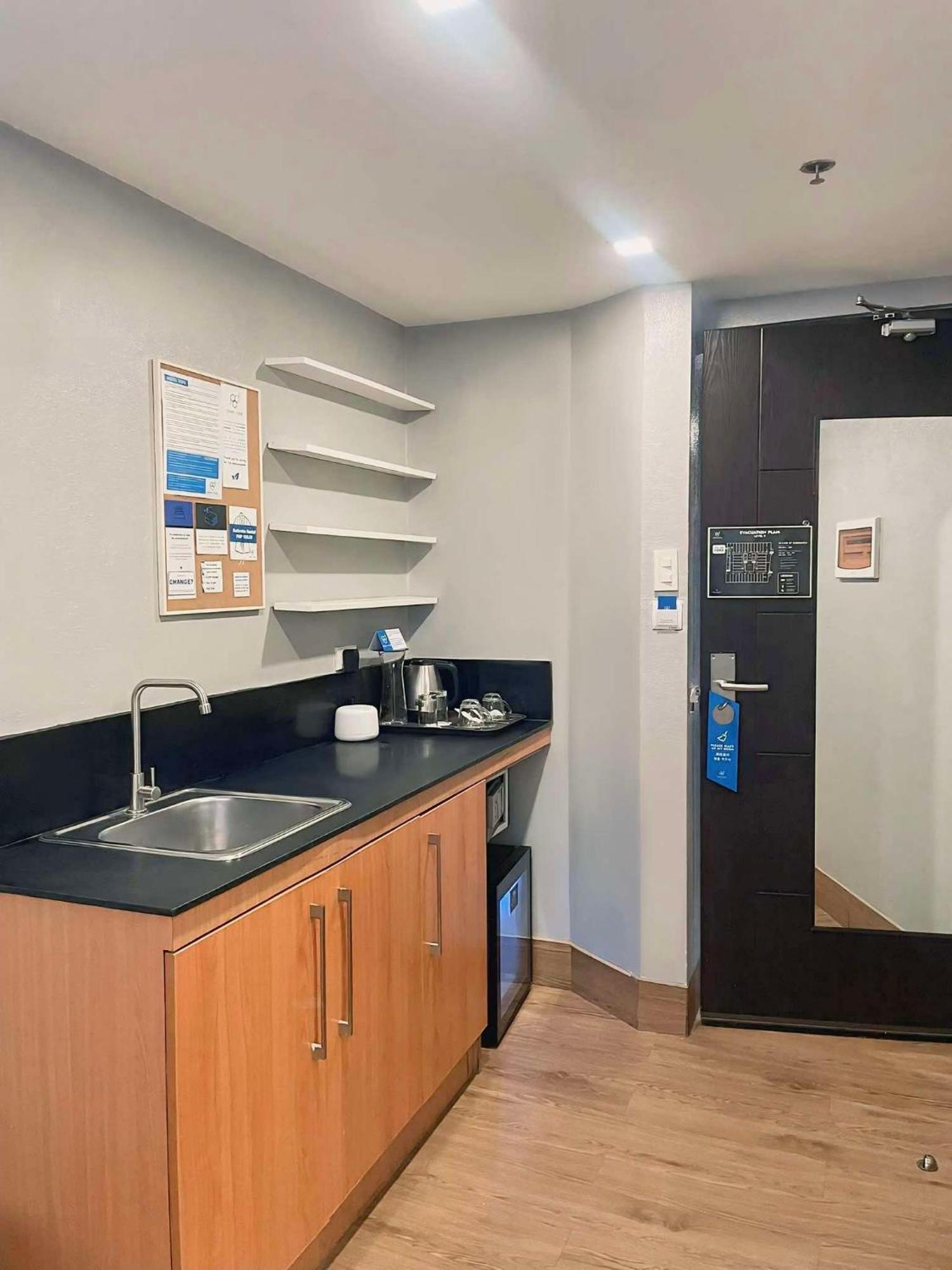 Selah Pods Hotel Manila Pasay Bagian luar foto