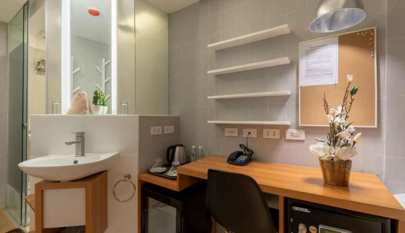 Selah Pods Hotel Manila Pasay Bagian luar foto