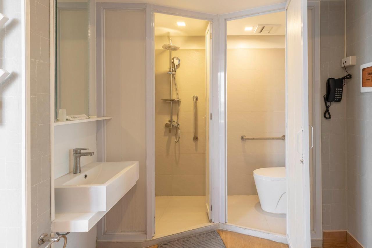 Selah Pods Hotel Manila Pasay Bagian luar foto