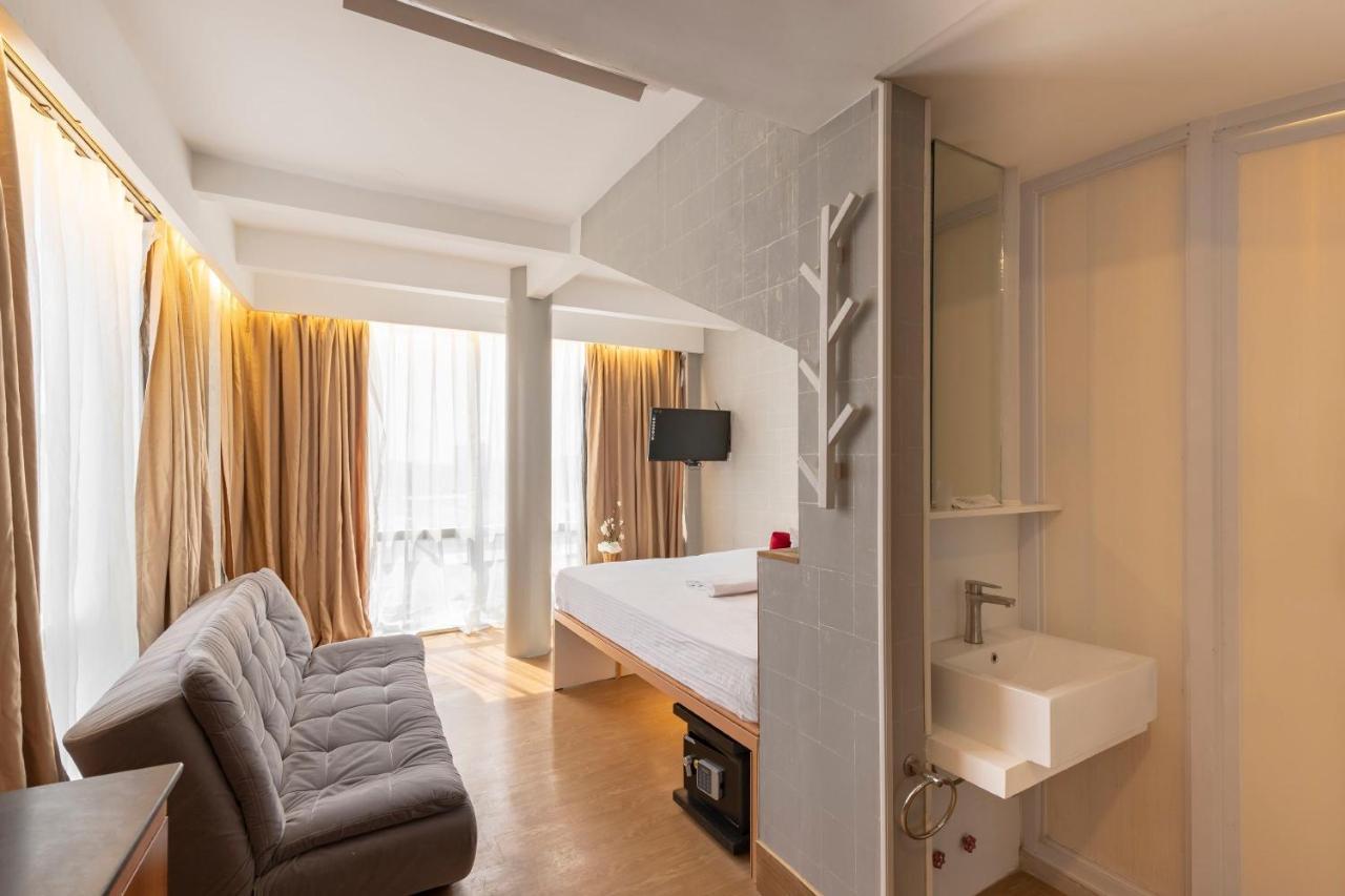 Selah Pods Hotel Manila Pasay Bagian luar foto