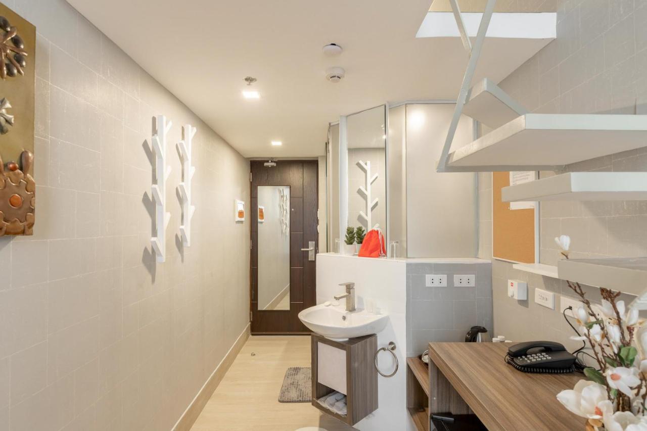 Selah Pods Hotel Manila Pasay Bagian luar foto