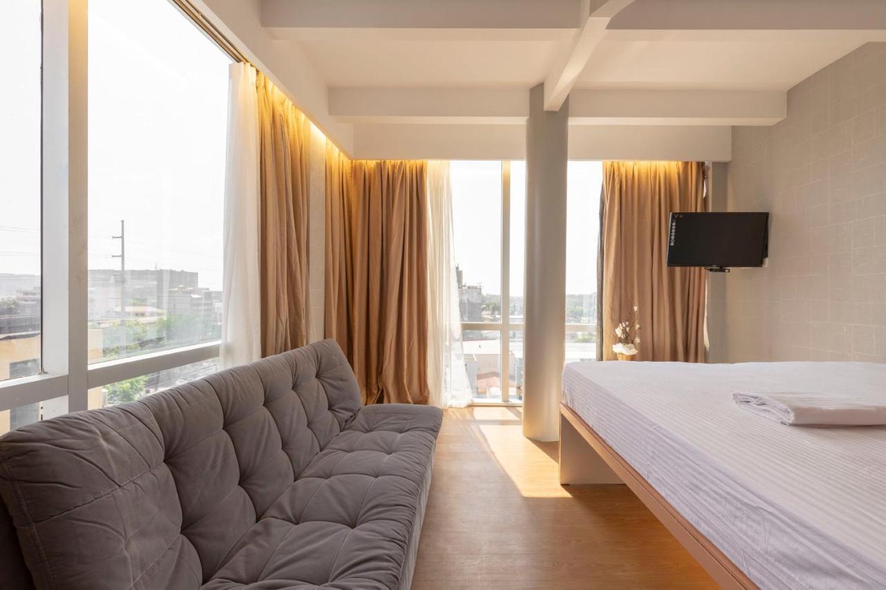 Selah Pods Hotel Manila Pasay Bagian luar foto