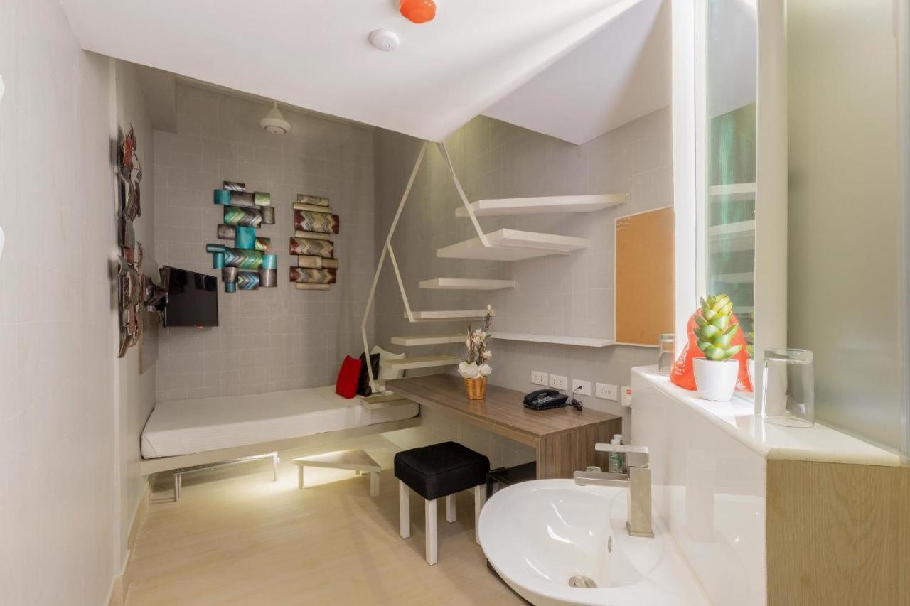 Selah Pods Hotel Manila Pasay Bagian luar foto