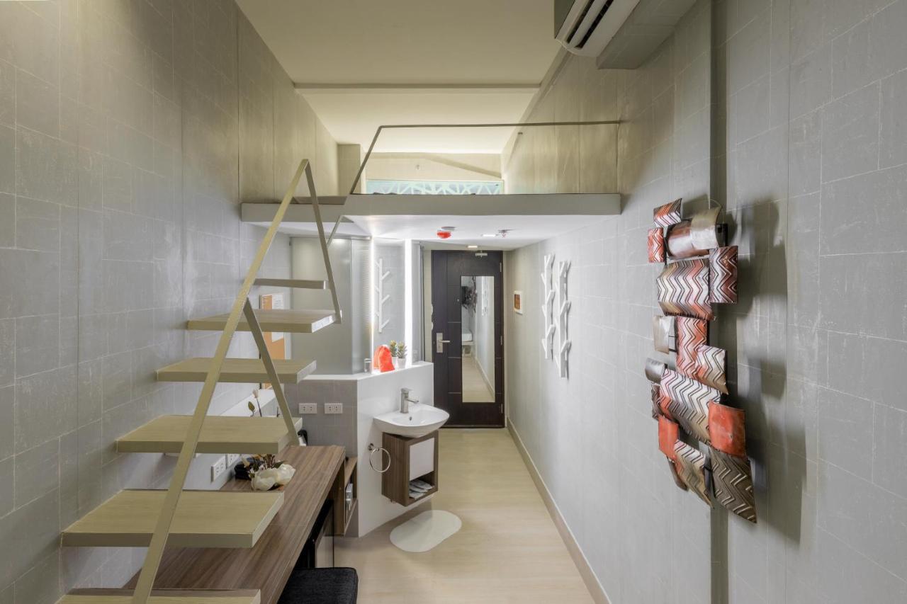 Selah Pods Hotel Manila Pasay Bagian luar foto