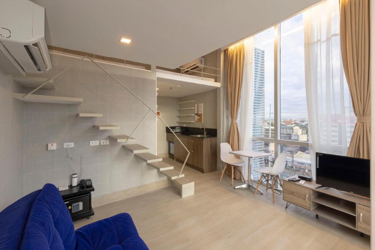 Selah Pods Hotel Manila Pasay Bagian luar foto