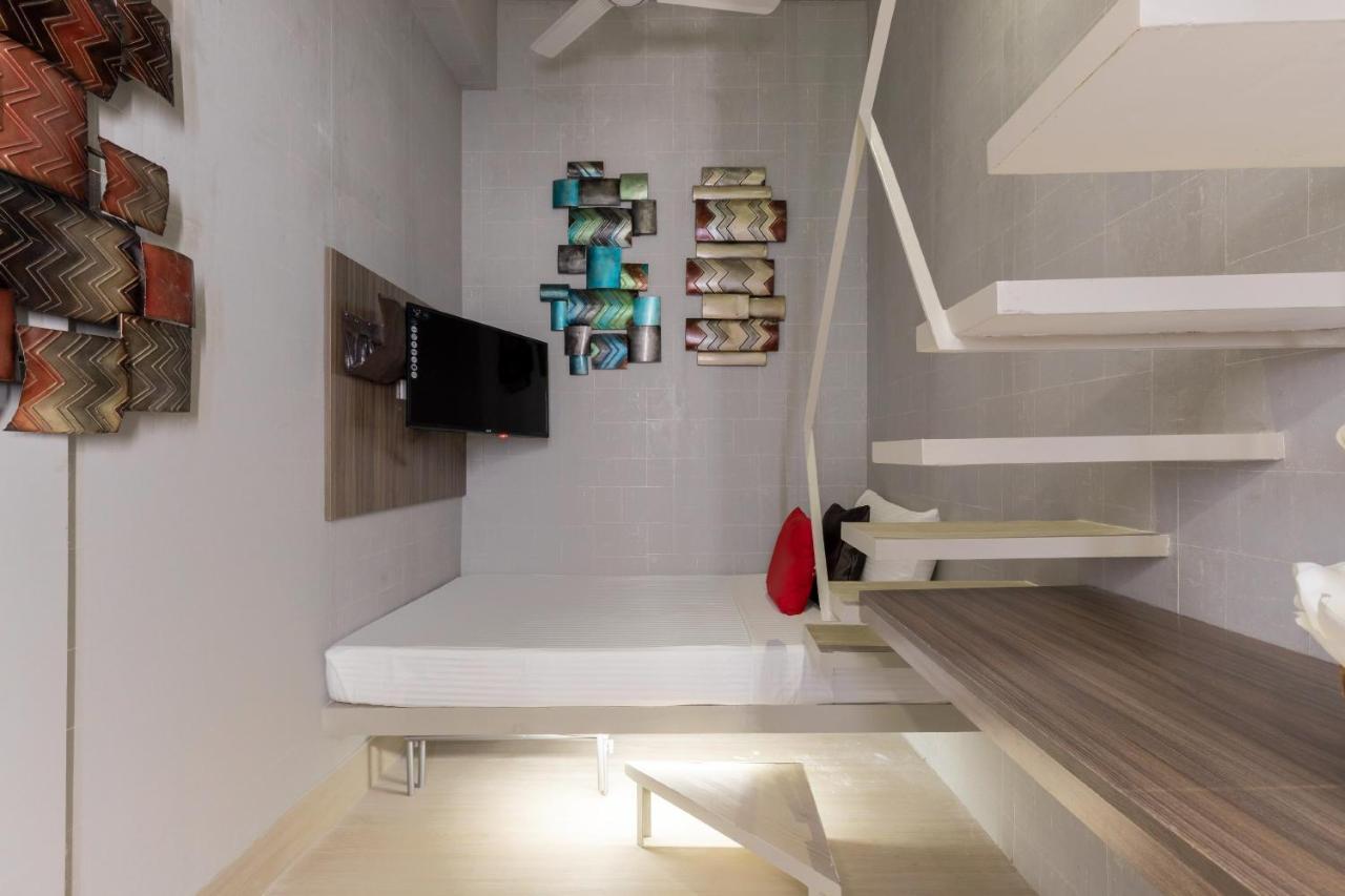 Selah Pods Hotel Manila Pasay Bagian luar foto