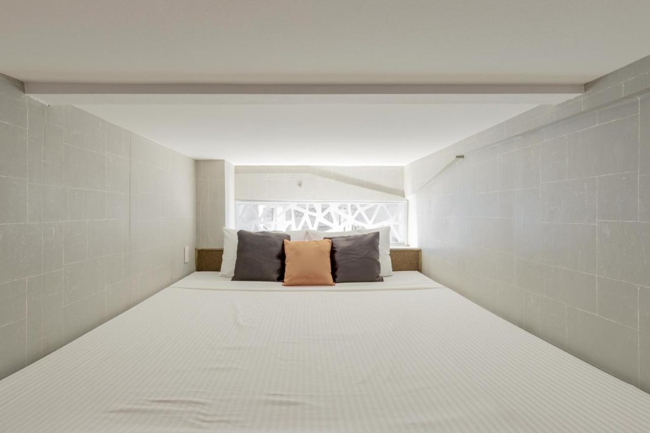 Selah Pods Hotel Manila Pasay Bagian luar foto