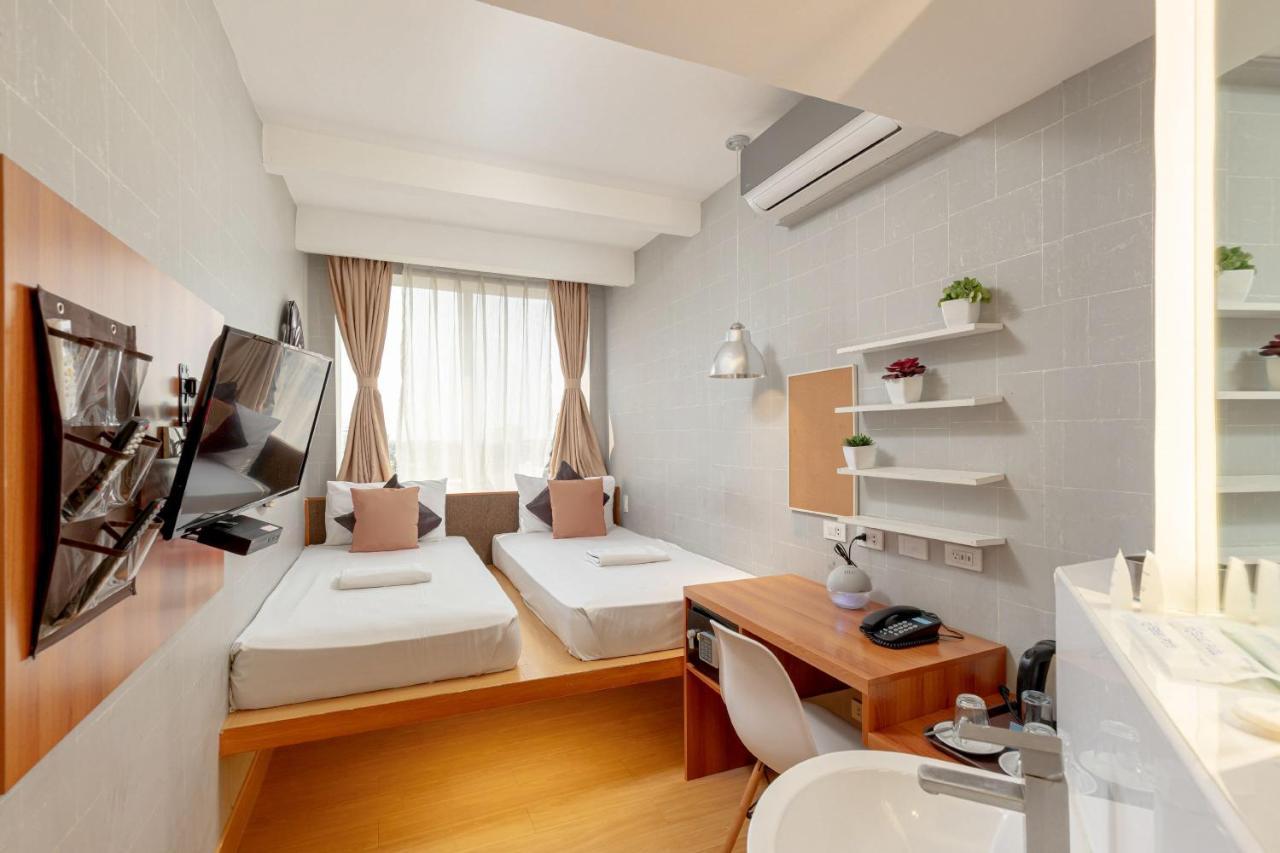 Selah Pods Hotel Manila Pasay Bagian luar foto